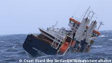 Das niederländische Frachtschiff Eemslift Hendrika treibt ohne Besatzung vor Norwegen. Das Schiff hat rund 350 Tonnen Schweröl und 50 Tonnen Diesel an Bord. Es besteht die Gefahr, dass es kentert und dann der Treibstoff ins Meer ausläuft. (zu dpa «Schlepper sollen verlassenen Frachter in Norwegen an Land ziehen») +++ dpa-Bildfunk +++