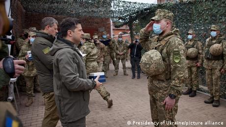 Ukraine Volodymyr Zelensky besucht Donbass