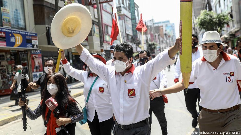 Perú: agreden a periodistas en evento de Pedro Castillo | Las noticias y análisis más importantes en América Latina | DW - Vimarsana News