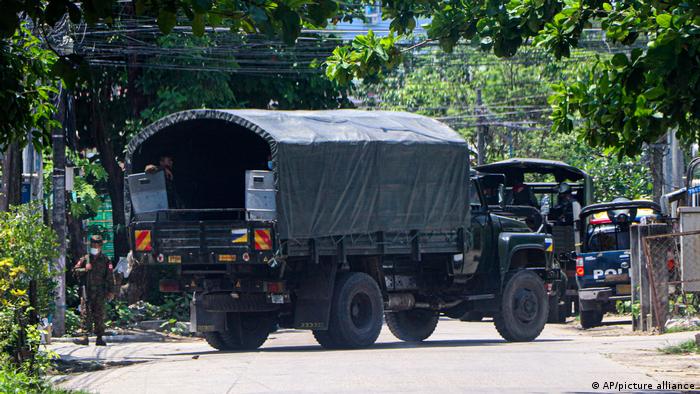 Myanmar Süd Okkalapa Polizeifahrzeug