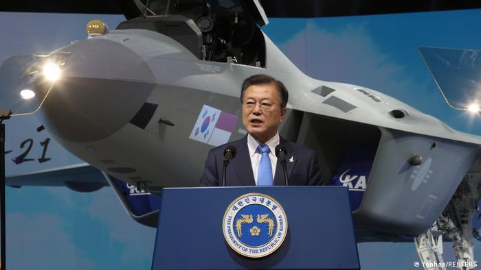 Südkorea Militär l KF-21 Kampfjet, Präsident Moon Jae-in