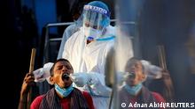 TABLEAU | Bildergalerie Indien Coronavirus | Neu Delhi, Test für Obdachlose