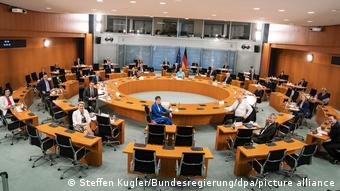 Συνεδρίαση του γερμανικού υπουργικού συμβουλίου σε καιρούς κορωνοϊου