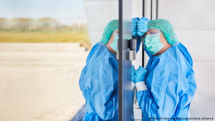 Personel medyczny w Polsce jest przeciążony walką z pandemią