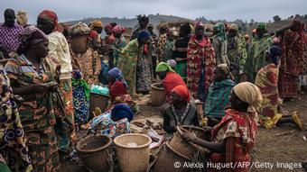 Des femmes déplacées s'approvisionnent sur un marché dans le Sud-est de la RDC (Archives - Bijombo, 09.10.2020)