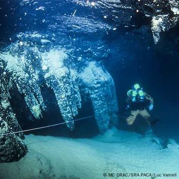 the archaeology underwater caves(専門書) the archaeology underwater caves(専門書) the archaeology
