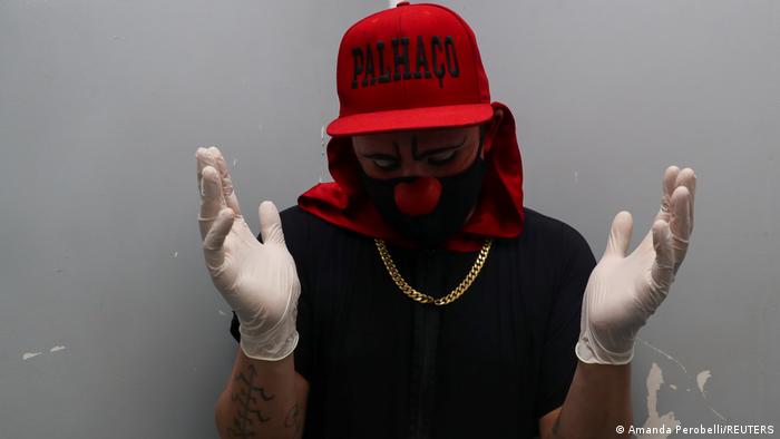 Bildergalerie Brasilien Sao Paolo | Cracolândia | Drogensucht, als Clown kostümierter Arzt