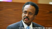  SOCHI, RUSSIA - OCTOBER 22, 2019: Somalia s President Mohamed Abdullahi Mohamed welcomed at Sochi International Airport as he arrives to take part in the 2019 Russia-Africa Summit. Vladimir Smirnov/TASS Host Photo Agency PUBLICATIONxINxGERxAUTxONLY TS0BFE5A
