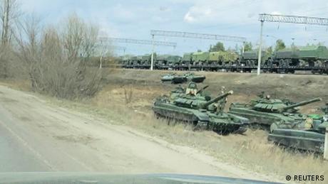 Какво цели руският президент Путин като изпраща войски по границата