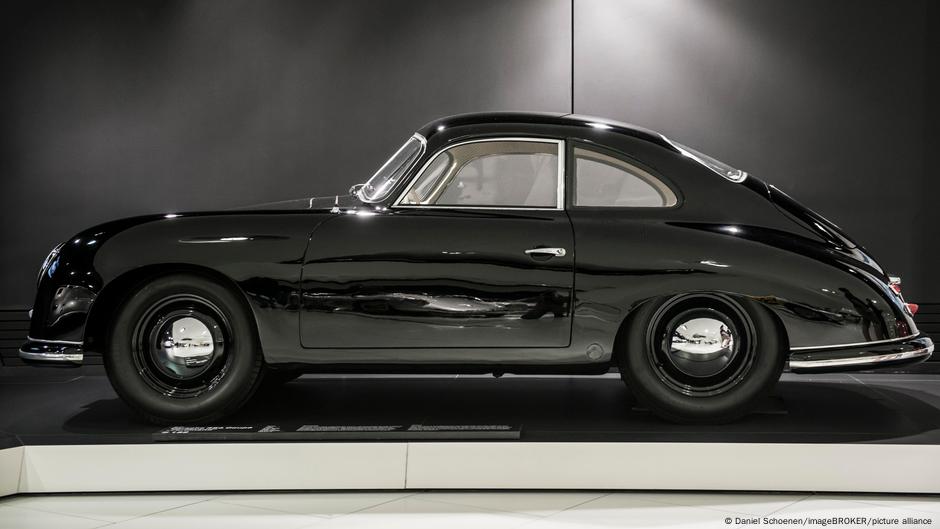 Porsche 356 kupe Ferdinand, snimljen u muyeju Poršea u Štutgartu