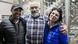 Foto de periodista Ahmet Altan con sus hijos. Foto de periodista Ahmet Altan con sus hijos.