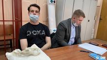 Vladimir Metelkin (links), Redakteur der russischem DOXA-Zeitschrift und sein Rechtsanwalt im Gerichtssaal von Basmanny Gericht in Moskau, 14.04.2021
Erlaubnis der Angeklagten zur VÖ liegt vor.
--
via Sergej Wilhelm
