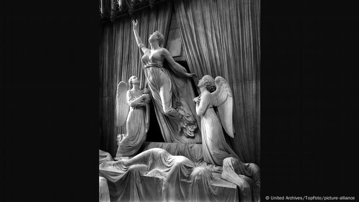 Sculpture with angeld and a female figure in St. George's Chapel