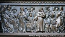 Eine Szene, die den Reformator Martin Luther vor dem Reichstag in Worms zeigt, ist am 13.02.2017 in Worms (Rheinland-Pfalz) als Teil des Luther-Denkmals im Heylshofpark zu sehen. 1521 weigerte sich der Mönch Martin Luther auf dem Reichstag in Worms, seine als aufrührerisch bezeichneten Lehren zu widerrufen. Das Datum gilt als ein wichtiges Datum der Reformation. Foto: Uwe Anspach/dpa