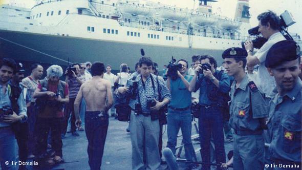 Αλβανοί μετανάστες στην Ιταλία το 1990