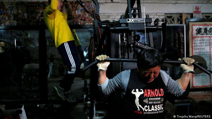 China | Senioren Bodybuilding in umgebautem Fahrradschuppen in Beijing
