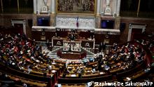 بعد جدل ومعارضة.. فرنسا تمرّر قانوناً يستهدف الإسلام المتطرف
