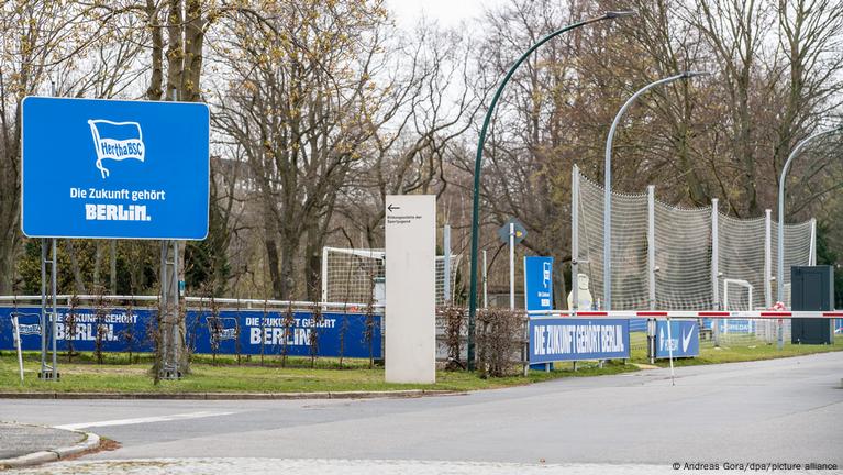 Luta contra o racismo: jogadores de Union Berlim e Schalke 04