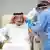 أرشيف: العاهل السعودي سلمان بن عبد العزيز أثناء تلقيحه ضد فيروس كورونا (يناير كانون ثاني 2021)