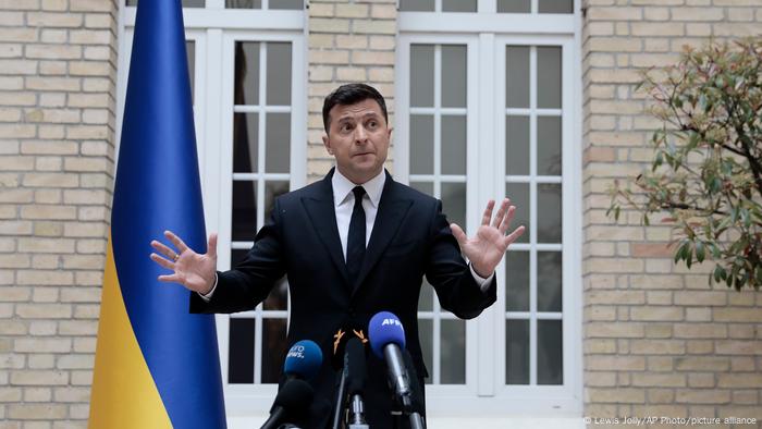 Der ukrainische Staatschef Wolodymyr Selenskyj bei einer Pressekonferenz an der Botschaft seines Landes in Paris Der ukrainische Staatschef Wolodymyr Selenskyj bei einer Pressekonferenz an der Botschaft seines Landes in Paris