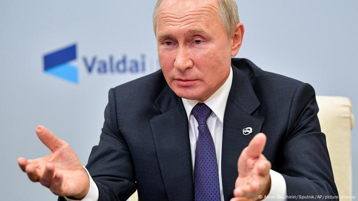 Президент России Владимир Путин во время видеовыступления в Валдайском дискуссионном клубе в 2020 году