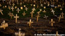 RIO DE JANEIRO, BRAZIL - MARCH 24: A general view at Caju cemetery on March 24, 2021 in Rio de Janeiro, Brazil. One day after registering for the first time over 3,000 deaths in just 24 hours, the official death toll in Brazil reached more than 300,000 deaths from Covid-19. (Photo by Buda Mendes/Getty Images)