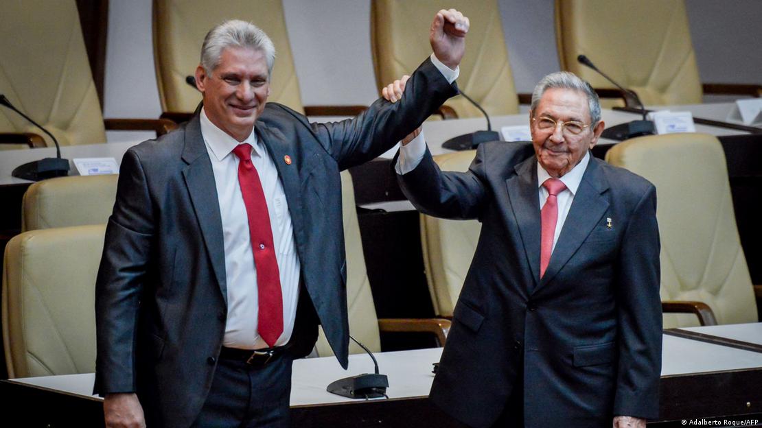 Presidente cubano Miguel Díaz-Canel e ex Raúl Castro