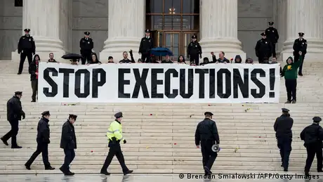 台灣死刑存廢一直以來都是社會爭議話題。圖為2017年，活動人士在美國最高法院外要求廢死（資料照）