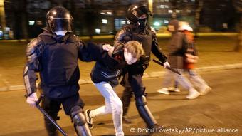 Задержание участника акции протеста в Петербурге, 21 апреля Задержание участника акции протеста в Петербурге, 21 апреля