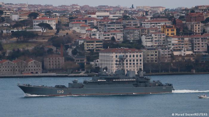Април 2021: руски военен кораб преминава през Босфора на път за Черно море
