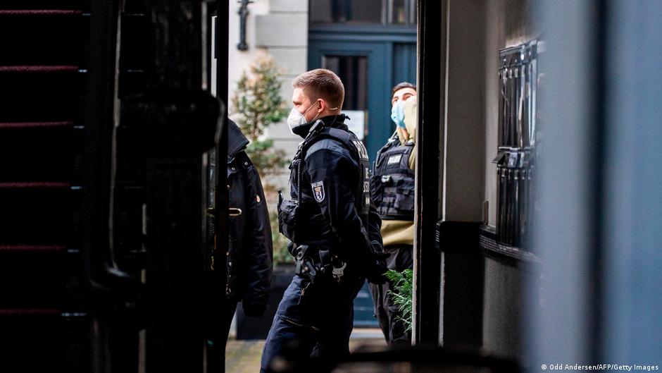 Germany: Police raid suspected jewelry thieves | News | DW - Vimarsana News