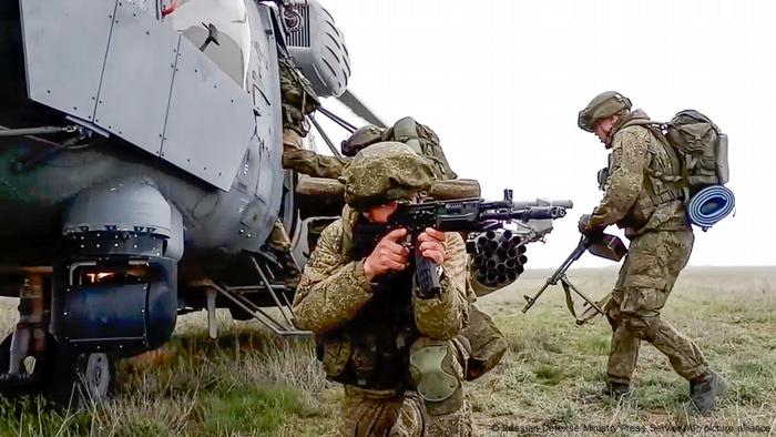 Rusya, Kırım'daki tatbikatın ardından askerlerini geri çekmeye başladı