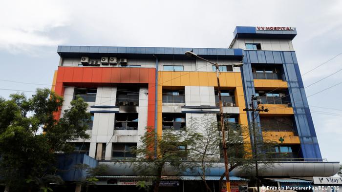 Indien Coronavirus l Brand im Krankenhaus in Virar bei Mumbai