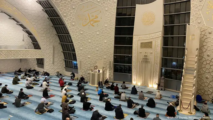 يبلغ عدد المسلمين في ألمانيا قرابة خمسة ملايين ونصف المليون