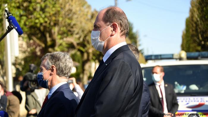 Frankreich | tötliche Messerattacke auf Polizistin in Rambouillet | Castex und Darmanin