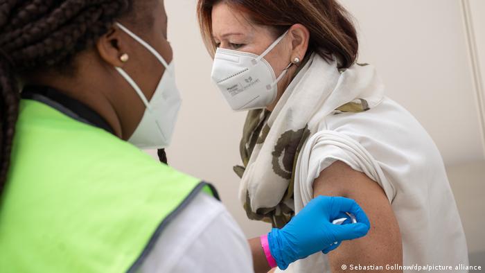 Deutschland Corona-Pandemie Impfkampagne | Frankfurt am Main