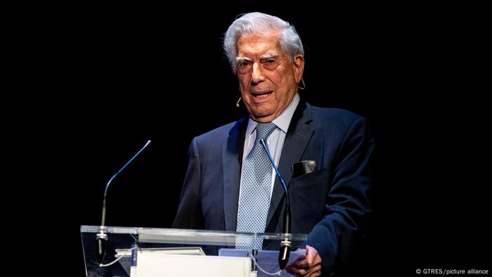 Mario Vargas Llosa Vargas Llosa recordó que Keiko Fujimori, de 45 años, se comprometió a respetar los valores que garantizan la democracia en su país.