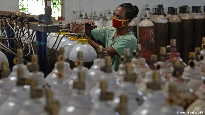 Indien Chennai Coronapandemie Sauerstoffzylinder