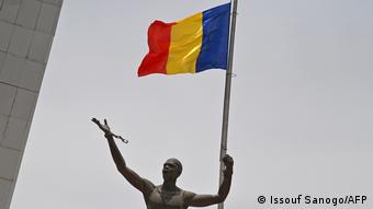 Statue de Tschad N'djamena Flagge