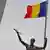 Tschad  N'djamena Flagge Statue
