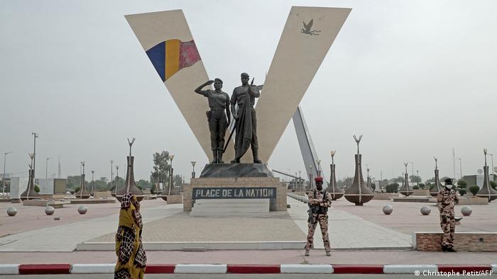 Statue Place de la Nation dans la capitale N'Djamena