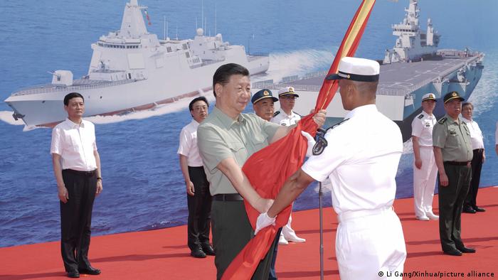 China Neue Schiffe fr die Marine Zeremonie in Sanya