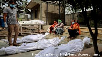 Η Ινδία θρηνεί πάνω από 200.000 νεκρούς