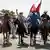 Un grupo de personas monta a caballo durante una manifestación de protesta contra el embargo de Estados Unidos contra Cuba en Santa Clara.