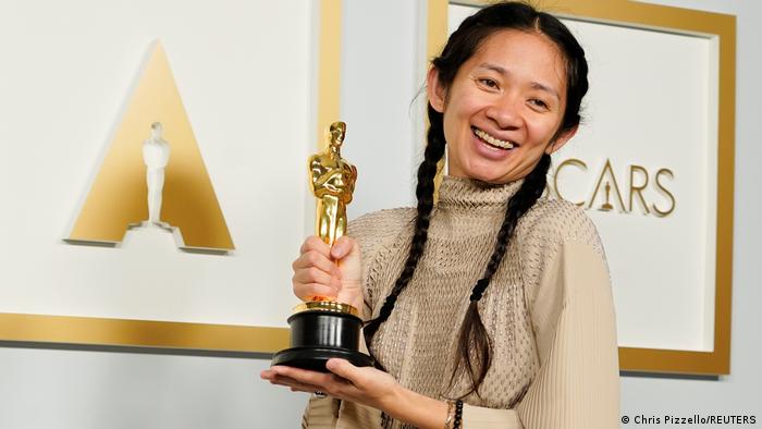 USA, Los Angeles: 93. Oscarverleihung - Chloe Zhao gewinnt den Oscar für die beste Regie