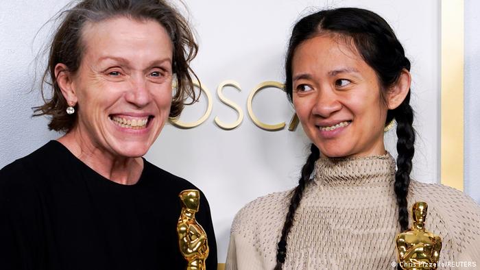 USA Los Angeles: 93. Oscarverleihung - Frances McDormand und Chloe Zhao 