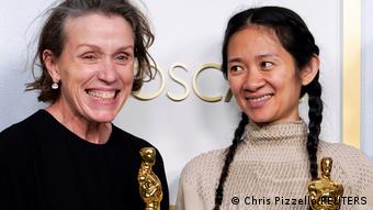 Frances McDormand (solda) en iyi kadıncı ödülüne layık görüldü Frances McDormand (solda) en iyi kadıncı ödülüne layık görüldü