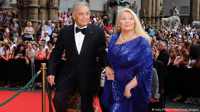 Zubin Mehta mit seiner Frau Nancy Kovack