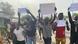 Manifestants dans une rue de N'Djamena le 27 avril 2021 Manifestants dans une rue de N'Djamena le 27 avril 2021