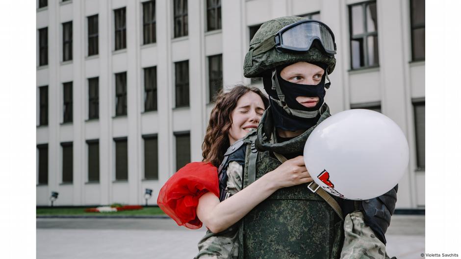 Woman hugging soldier in Belarus. Photo: Violetta Savchits, Belarus